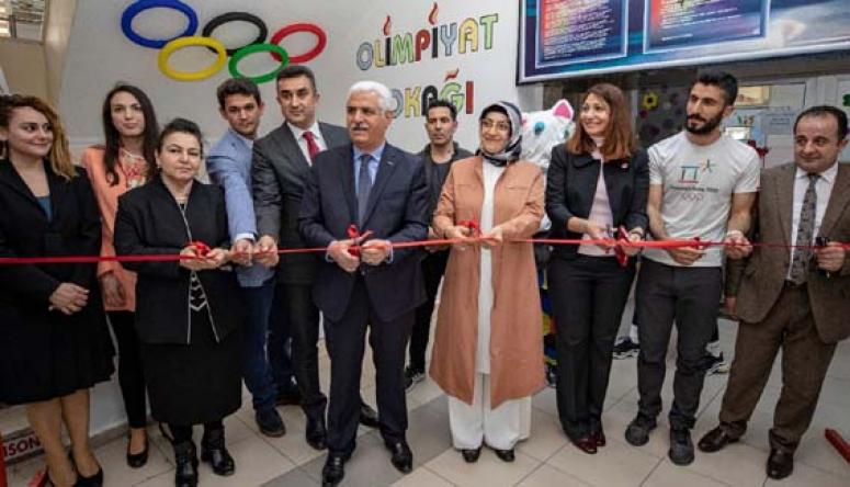 Olimpiyat Sokağı, Hanımefendi Bilmez'in katılımıyla açıldı