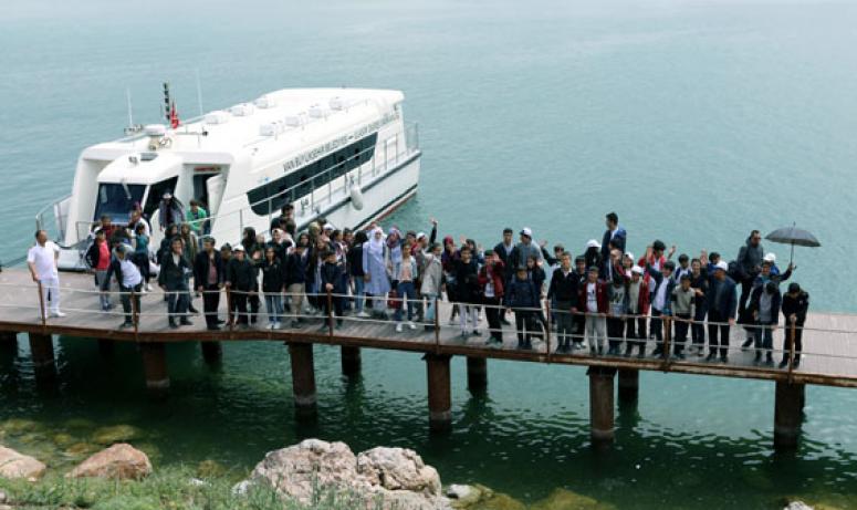 Büyükşehir'den öğrencilere Van Gölü turu…