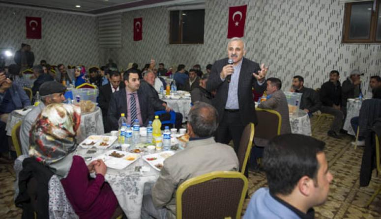Vali Zorluoğlu, Saray'da vatandaşlarla iftar açtı