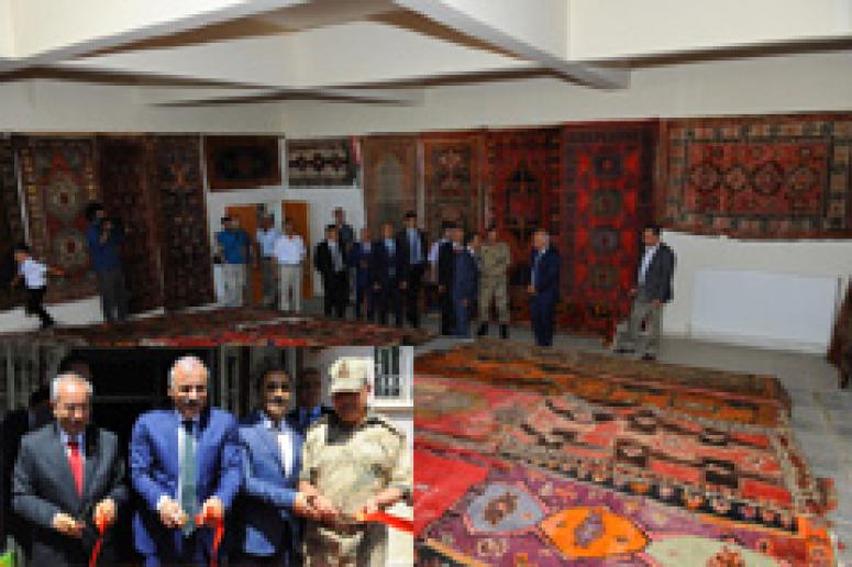 YYÜ'de Türk El Sanatları Teşhir ve Tanzim Salonu törenle açıldı 