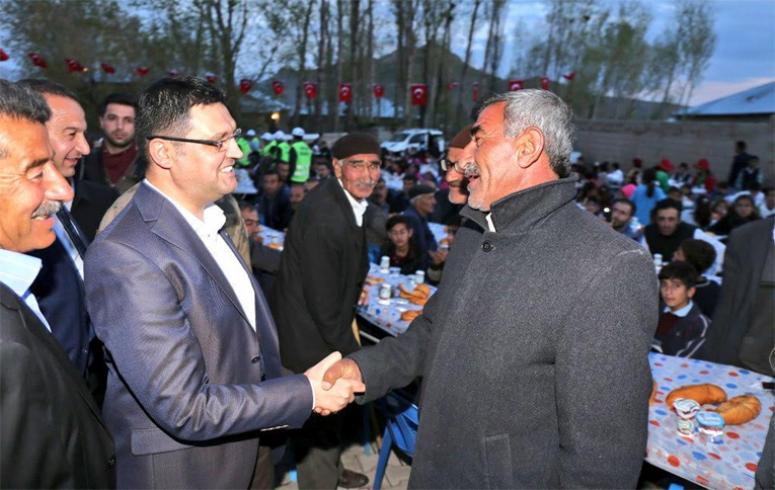 Gürpınar Belediyesi, vatandaşları 'Kardeşlik Sofrası'nda ağırladı