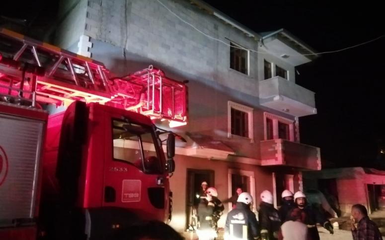 Tuşba'daki yangında dört kişi dumandan etkilendi