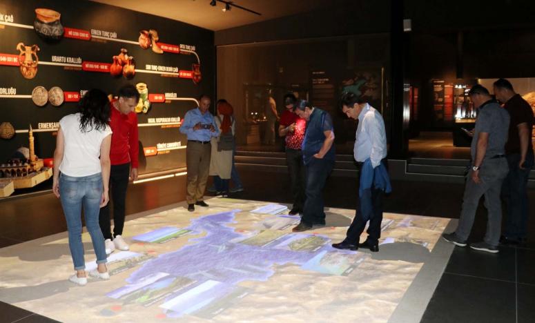 Urartu Müzesi'ne yerli ve yabancı turist akını... 