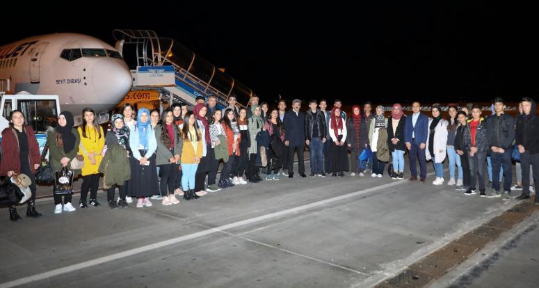 Van'daki öğrenciler İstanbul, Ankara ve Çanakkale gezisi için uğurlandı