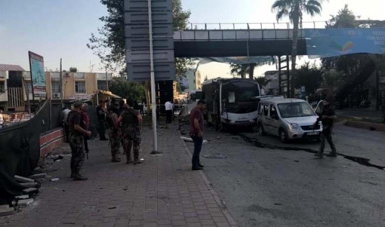 Adana'da çevik kuvvet polislerini taşıyan araca bombalı saldırı