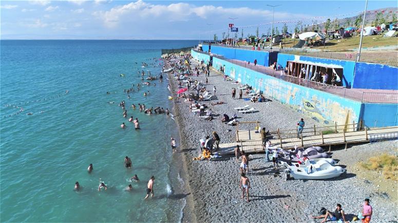 Tuşba'daki plaj sezonu açıyor
