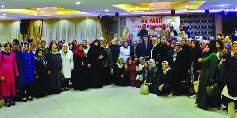AK Parti Van İl Kadın Kolları iftarda bir araya geldi