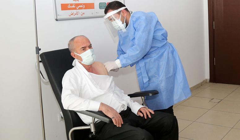 Başkan Akman, ilk doz aşısını oldu