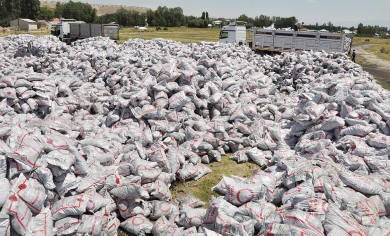 Erciş'te 24 bin aileye 32 bin ton kömür yardımı
