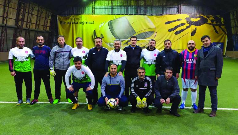 Edremit Belediyesi yöneticileri ve Basınspor arasında dostluk futbol maçı...