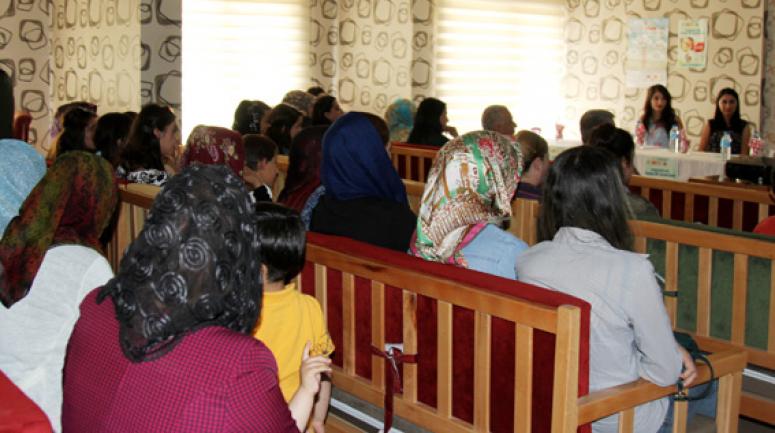 Başkale'de 'kadın haklarına ilişkin bilinçlendirme' semineri
