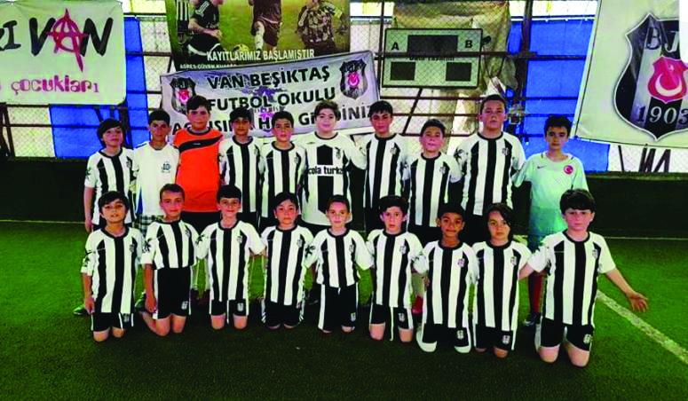Van Beşiktaş Futbol Okulu Antalya yolcusu