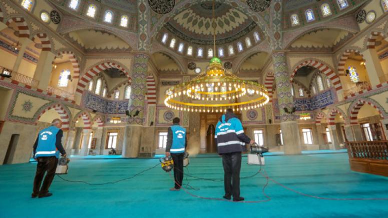 İpekyolu'ndaki camiler belediye tarafından temizleniyor