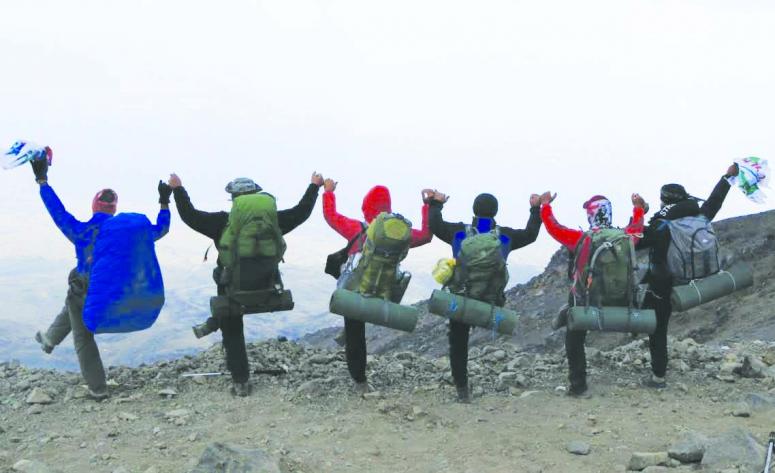 Vanlı dağcılar Ağrı Dağı'na tırmandı