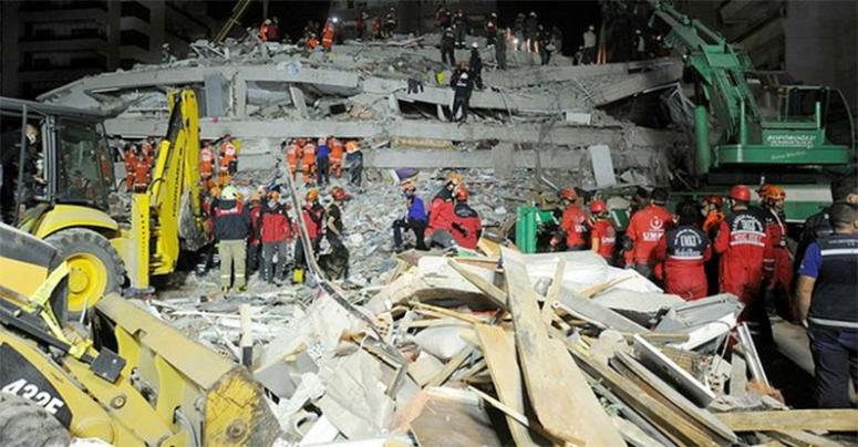 Depremden 26 saat sonra bir kişi daha enkazdan çıkarıldı