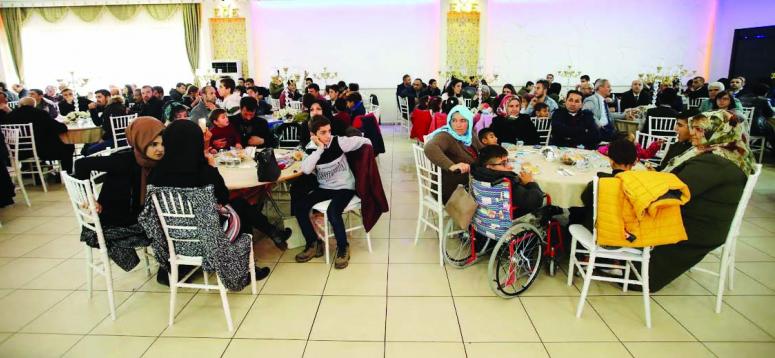 Büyükşehir Belediyesi, engelli bireyleri yemekte ağırladı