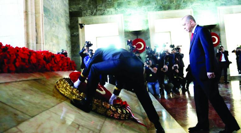 Cumhurbaşkanı Erdoğan Anıtkabir özel defterini imzaladı