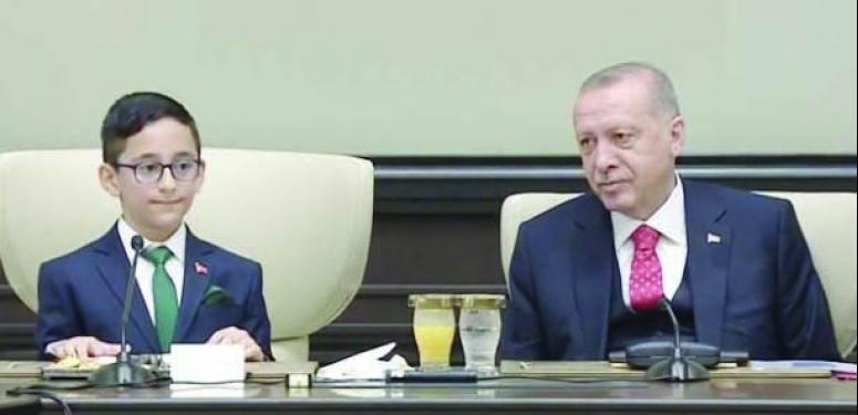 Cumhurbaşkanı Erdoğan koltuğunu Ozan Sözeyataroğlu'na bıraktı