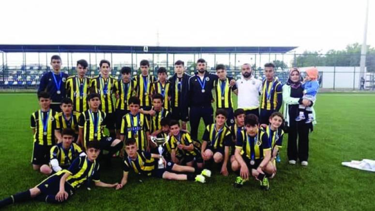 Van Fenerbahçe futbol okulu yine şampiyon 