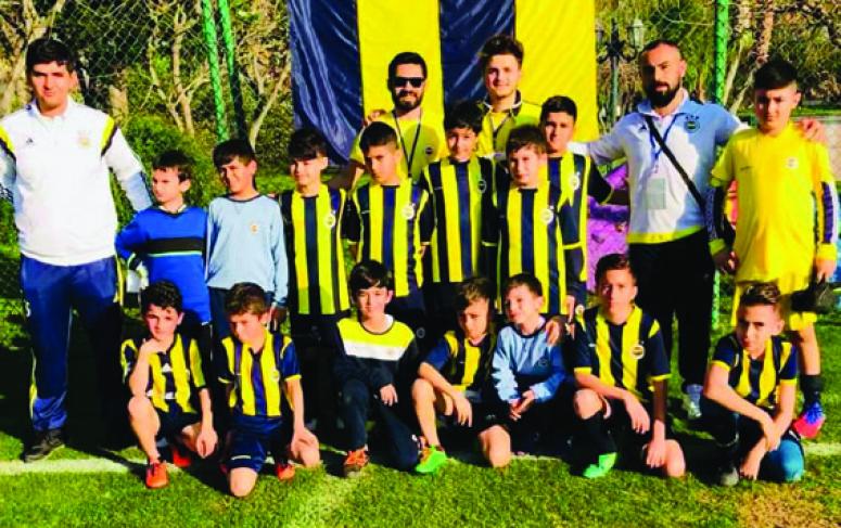 Fenerbahçe Okulu sporcuları Antalya'da fırtına gibi esiyor