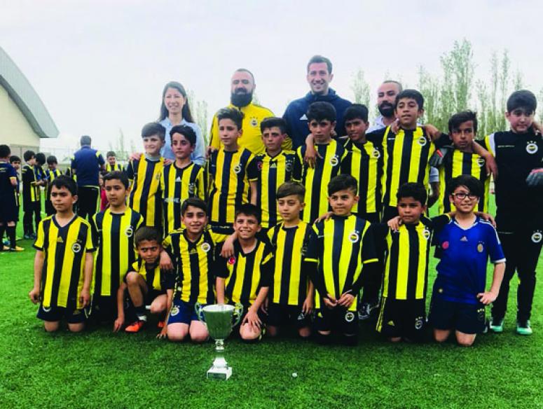 Van Fenerbahçe futbol okulu şampiyon oldu