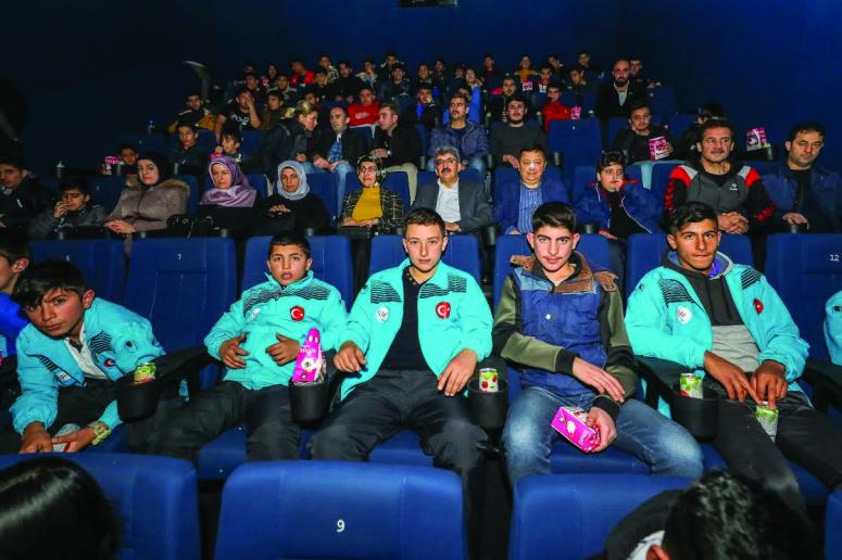 Vanlı halterciler, Naim Süleymanoğlu'nun filmini izledi