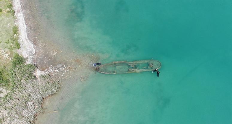 Van Gölü'nde 30 metrelik batık gemi bulundu