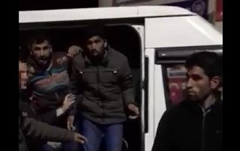 Edremit'te bir minibüste 50 göçmen yakalandı