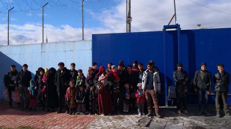 Gürpınar'da kaçak göçmen operasyonu...