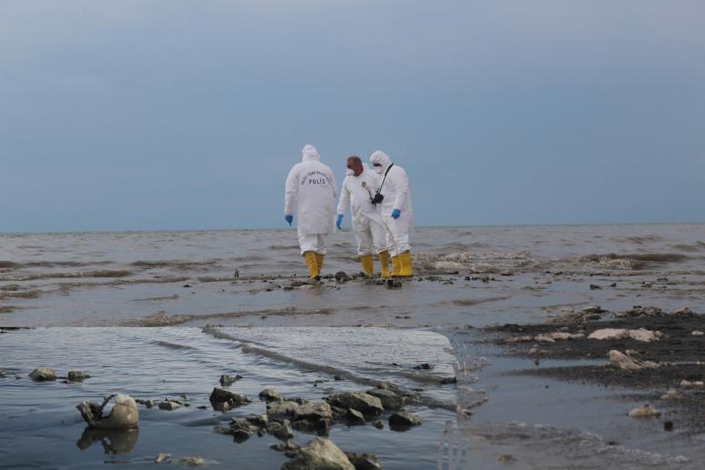 Van Gölü suları çekildi, insan kemikleri ortaya çıktı