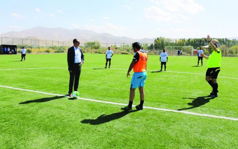 Gürpınar'da futbol turnuvası başladı