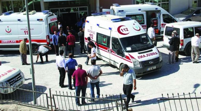 Hakkari'de öğrenci servisi şarampole devrildi: 2 ölü, 5 yaralı