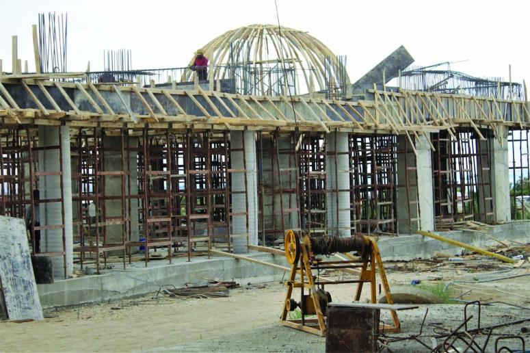 Hasta yakınlarının ihtiyacı için cami ve külliye inşa ediliyor 