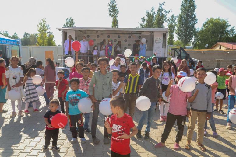 İpekyolu Belediyesi'nden çocuklara bayram etkinliği
