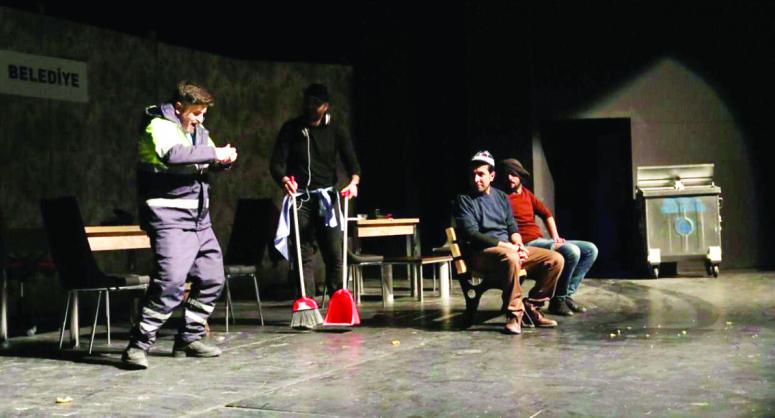 İpekyolu Belediyesi'nden 'Buraya Çöp Dökülür' tiyatro oyunu 