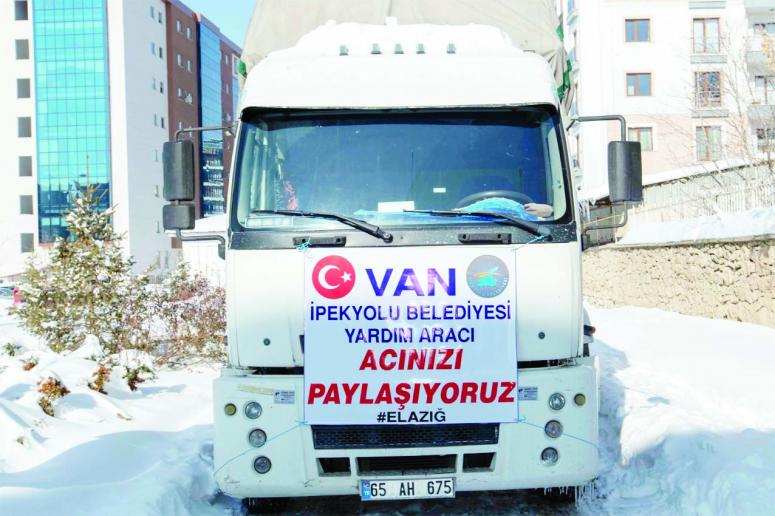 İpekyolu Belediyesi'nden Elazığ'a yardım kamyonu 