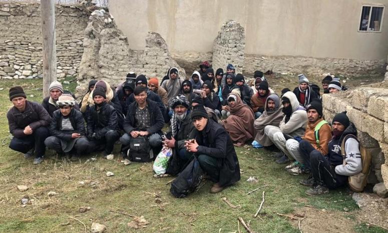 Gürpınar'da 163 kaçak göçmen yakalandı