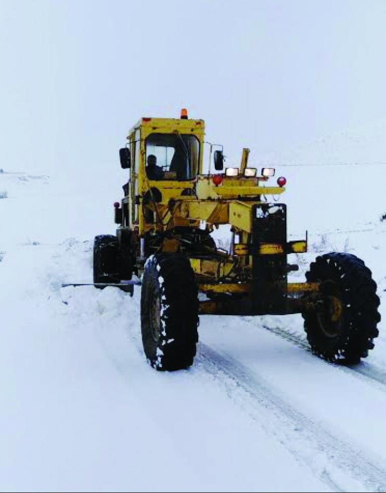Tuşba'da karlı  yollar temizleniyor 