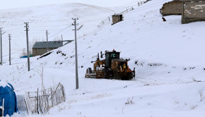 Büyükşehir'in karla mücadelesi aralıksız sürüyor