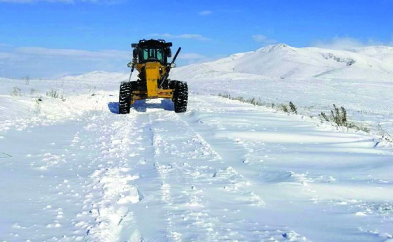 Büyükşehir'in kırsalda karla mücadelesi sürüyor