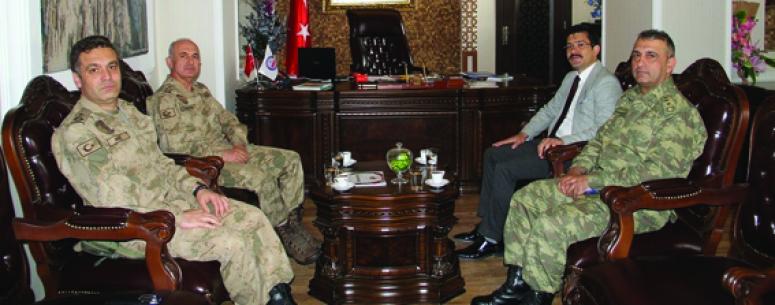 Korgeneral Karataş'tan Kaymakam Öztürk'e ziyaret 