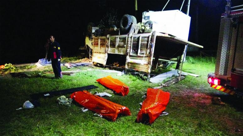 Kaçak göçmenleri taşıyan kamyon devrildi: 5 ölü, 37 yaralı 