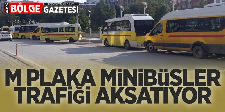Van'da M plakalı minibüsler trafiği aksatıyor 
