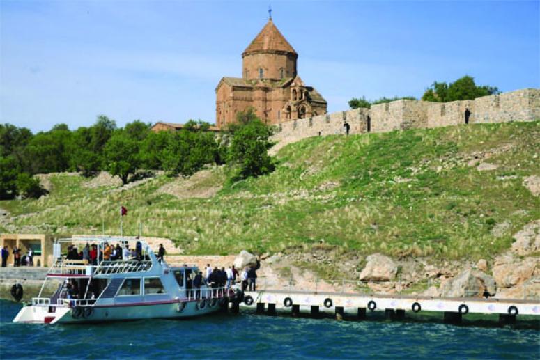 Mehmetçik'e Van'ın tarihi ve kültürel değerleri tanıtılıyor 