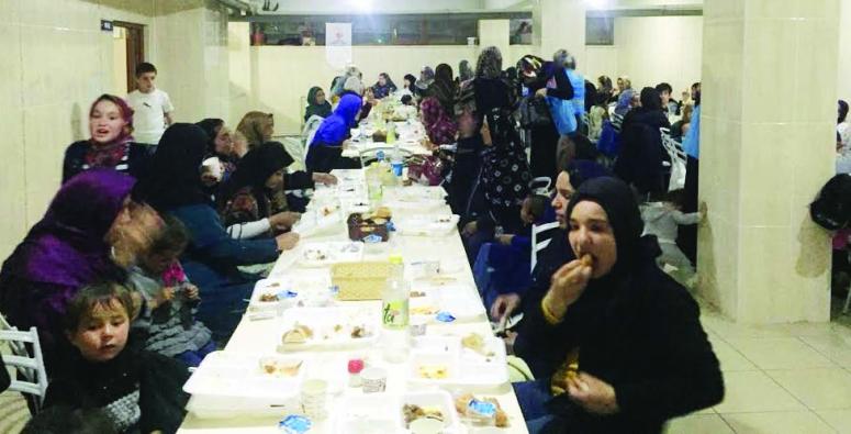 Van'daki mülteci ailelere iftar verildi