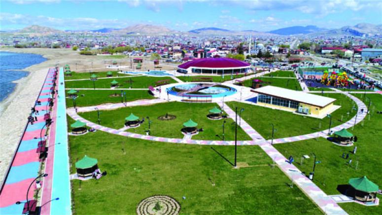 Tuşba Belediyesi'nin, '15 Temmuz Şehitler Parkı' cıvıl cıvıl 
