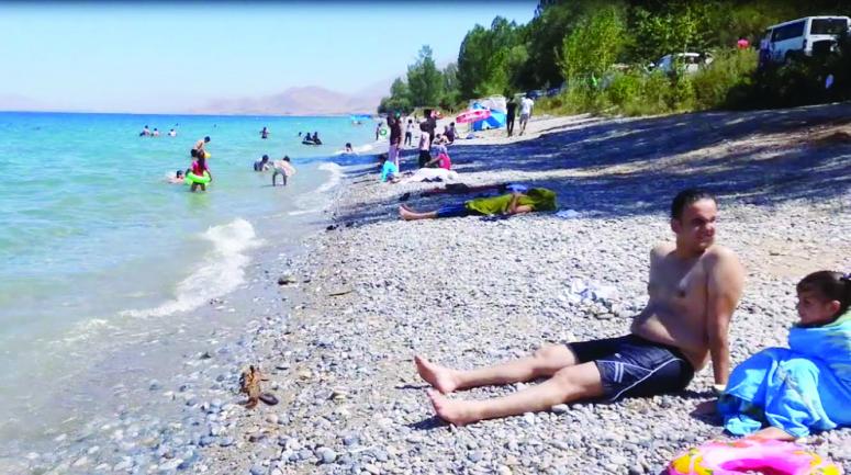 Vatandaşlar piknik için sahillere akın ediyor