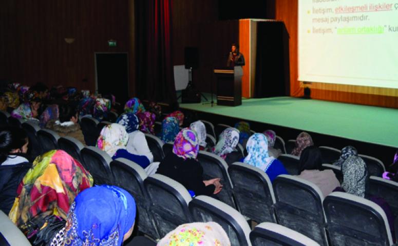 İpekyolu'nda, aile içi iletişim semineri