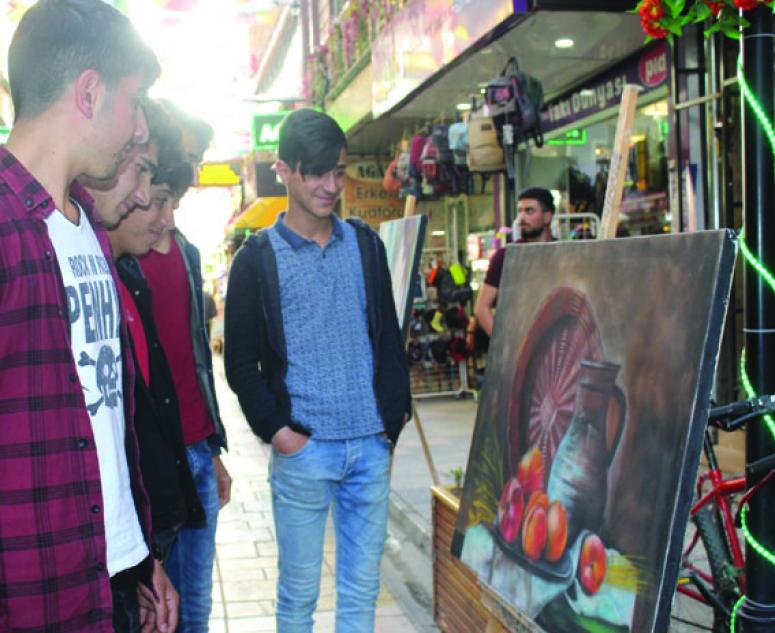 Van Şemsiyeli Sokak'ta resim sergisi açıldı 