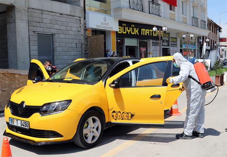 Van Büyükşehir Belediyesi'nden taksici ve minibüsçü esnafına maske desteği 